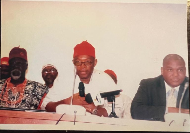 Senator Emma Nwaka mourns as Isuochi Ancient Kingdom Monarch, Eze Irononso Ezekwesiri Dies