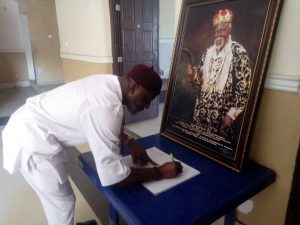 Amobi Ogah Pays Condolence Visit to Late Eze Sir Dr Godson Irononso Ezekwesiri