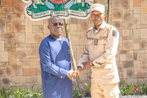 ‎Gov Otti Commends Abia-Born Immigration Officer Who Rejected 10Million Naira Bribe, Thanks Organizers Of Oha Isiala Ngwa Grand Civic Reception