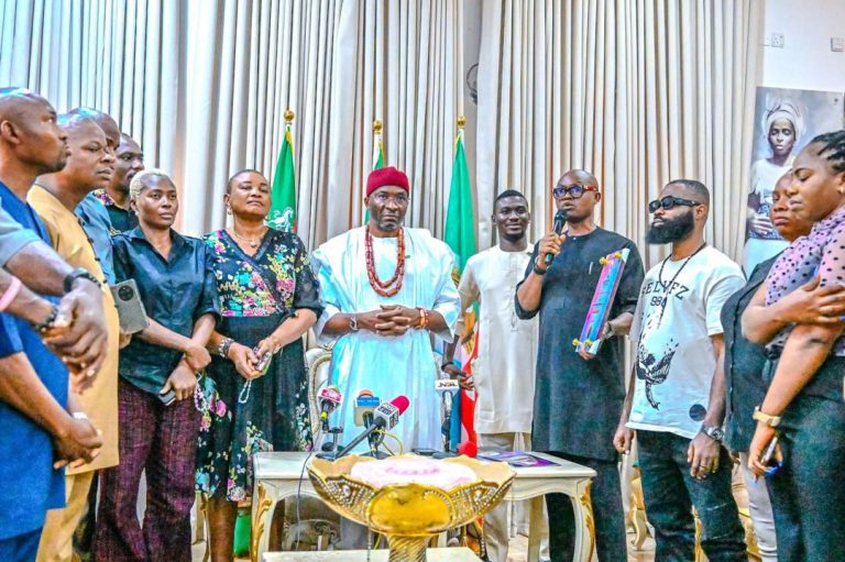 OMPAN Presents Patron Award Plaque to Deputy Speaker Benjamin Kalu